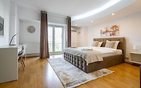 Old City Center River View-4Br-Parliament-Metro-Park